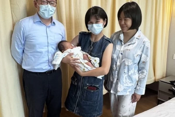 Momen Hangat | Ketua Kamar Dagang Hangzhou Indonesia Ye Daifeng Mengunjungi Pusat Perawatan Pascapersalinan di Hangzhou untuk Mengucapkan Selamat atas Kelahiran Putra Wakil Ketua Huang Di