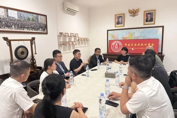 Mendorong inisiatif Sabuk dan Jalan, menunjukkan tanggung jawab pengusaha Zhejiang | “宝业集团” (Baoye Group), PT. SUPCON TECHNOLOGY INDONESIA, “维普工业” (VIP Industry) dan Kamar Dagang Taizhou Indonesia berkunjung ke Kamar Dagang Hangzhou Indonesia